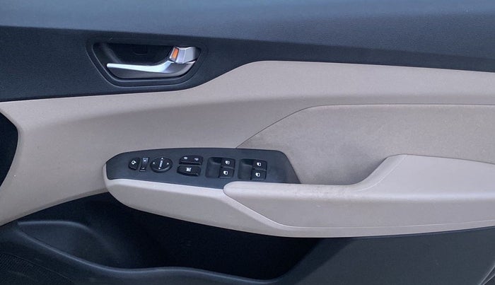 2022 Hyundai Verna SX 1.5 VTVT, Petrol, Manual, 25,494 km, Driver Side Door Panels Control