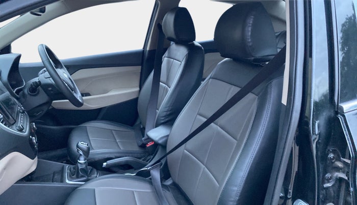 2022 Hyundai Verna SX 1.5 VTVT, Petrol, Manual, 25,494 km, Right Side Front Door Cabin