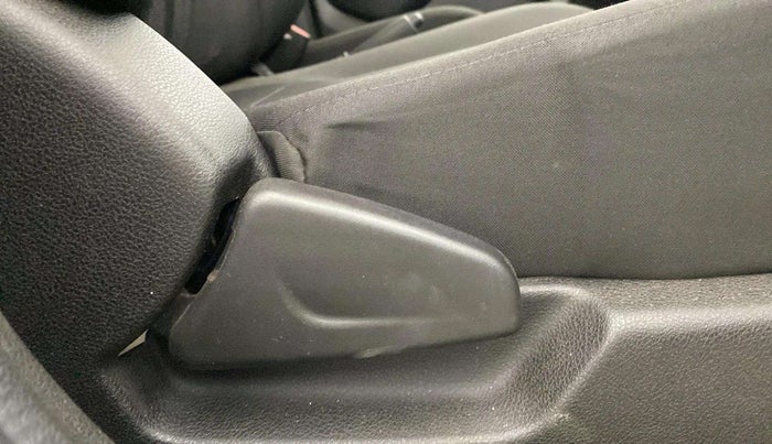 2022 Renault Kwid RXT 1.0 (O), Petrol, Manual, 4,784 km, Driver Side Adjustment Panel