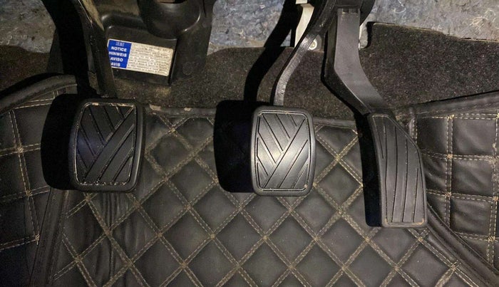 2018 Maruti S Cross ZETA 1.3, Diesel, Manual, 48,157 km, Pedals