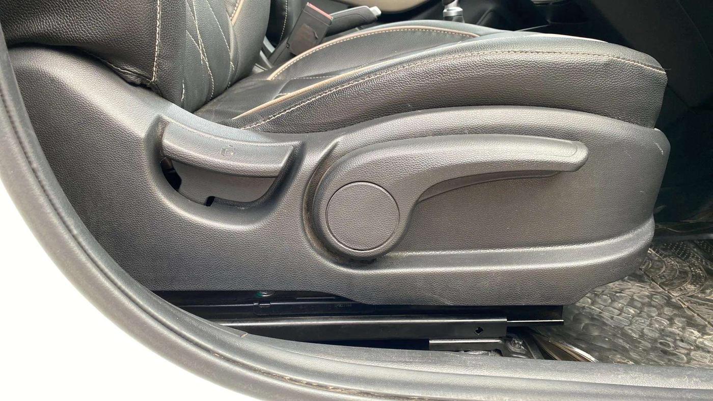 2020 Hyundai Elite i20 ASTA 1.2 (O), Petrol, Manual, 25,521 km, Driver Side Adjustment Panel