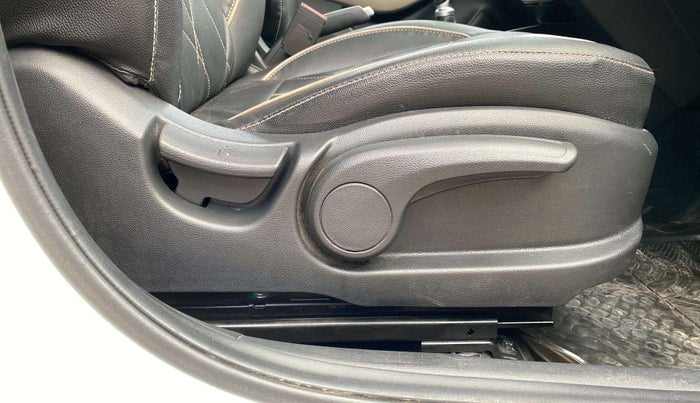 2020 Hyundai Elite i20 ASTA 1.2 (O), Petrol, Manual, 25,521 km, Driver Side Adjustment Panel