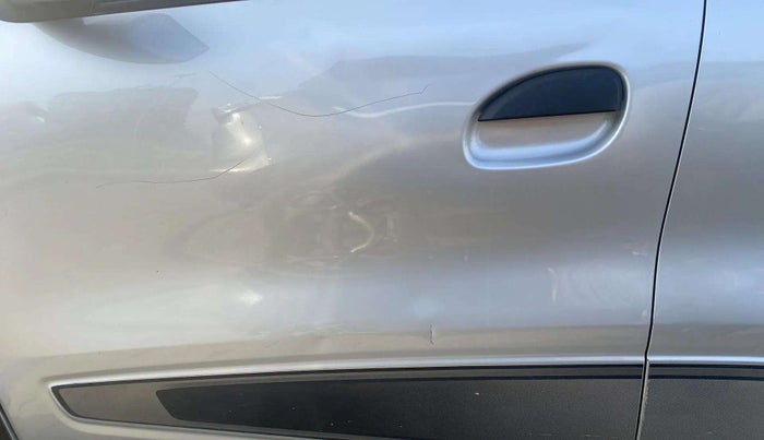 2021 Renault Kwid RXT 1.0 AMT (O), Petrol, Automatic, 29,715 km, Front passenger door - Slightly dented
