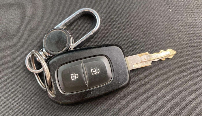 2021 Renault Kwid RXT 1.0 AMT (O), Petrol, Automatic, 29,715 km, Key Close Up