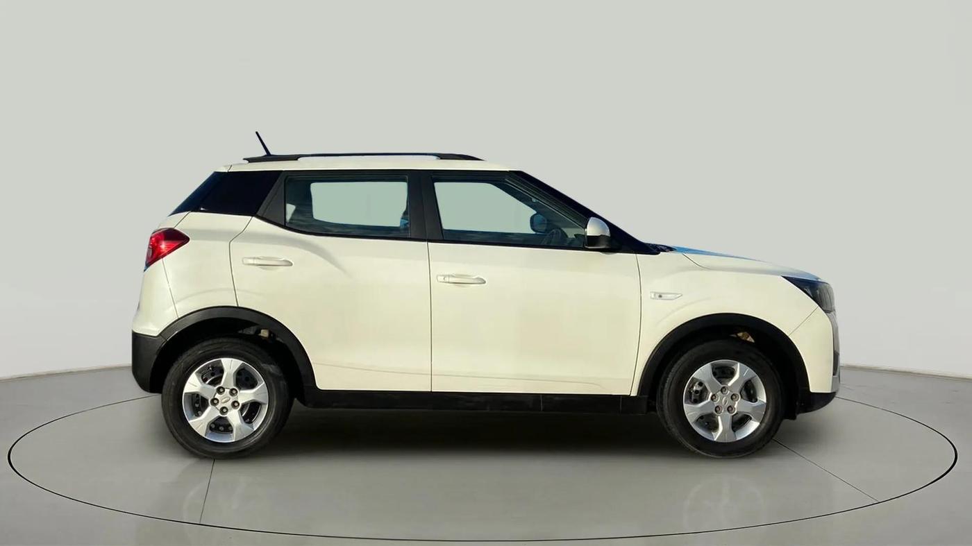 2022 Mahindra XUV300 W6 1.5 Sunroof Diesel, Diesel, Manual, 61,404 km, Right Side View