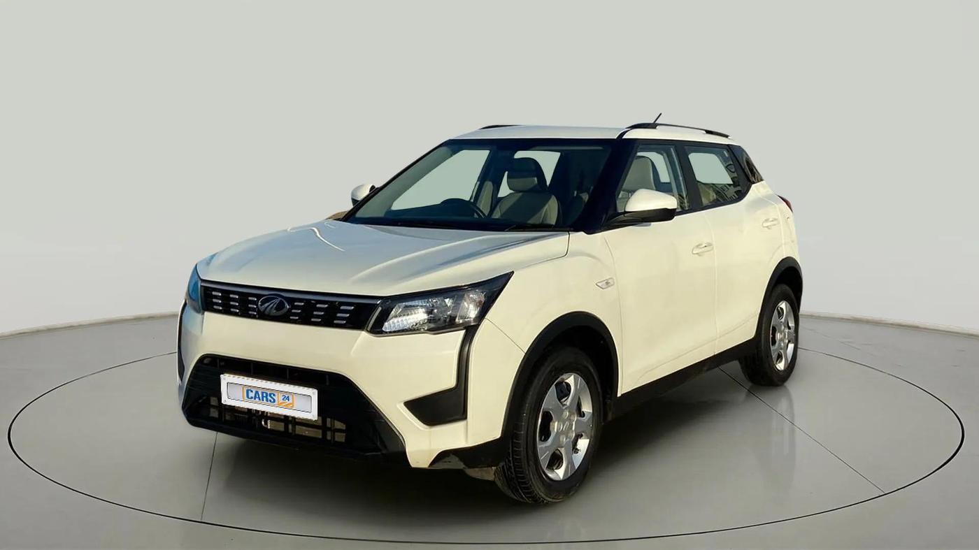 2022 Mahindra XUV300 W6 1.5 Sunroof Diesel, Diesel, Manual, 61,404 km, Left Front Diagonal