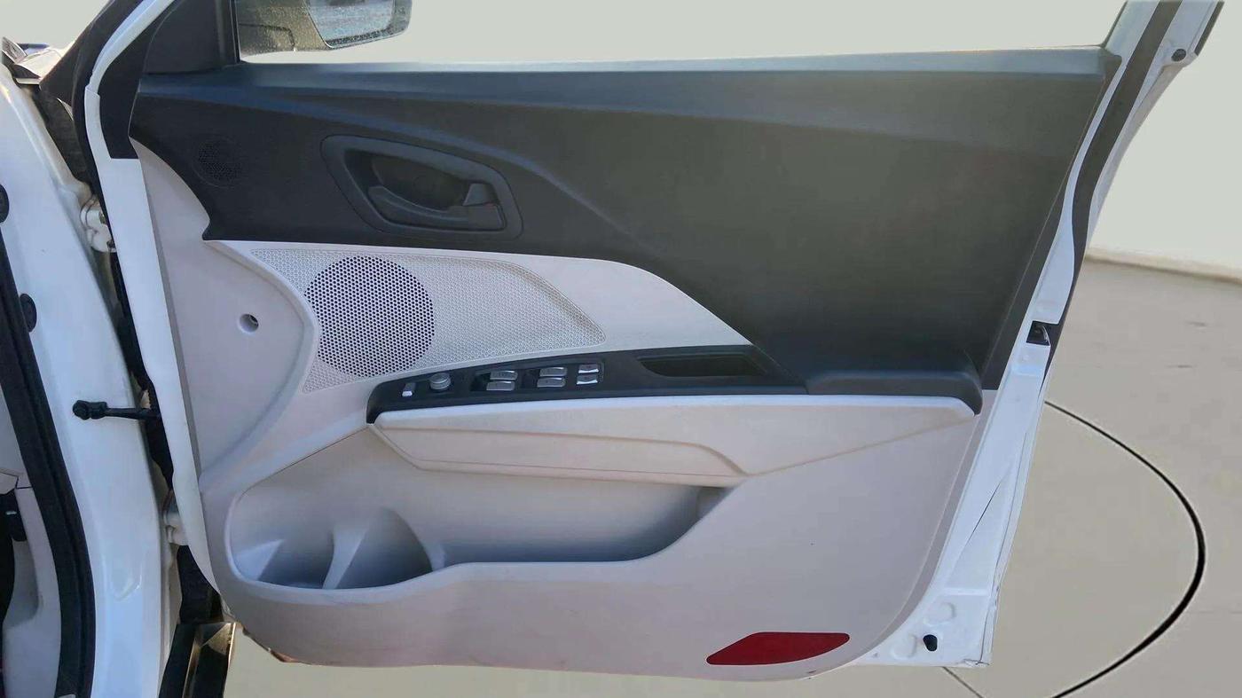 2022 Mahindra XUV300 W6 1.5 Sunroof Diesel, Diesel, Manual, 61,404 km, Driver Side Door Panels Control