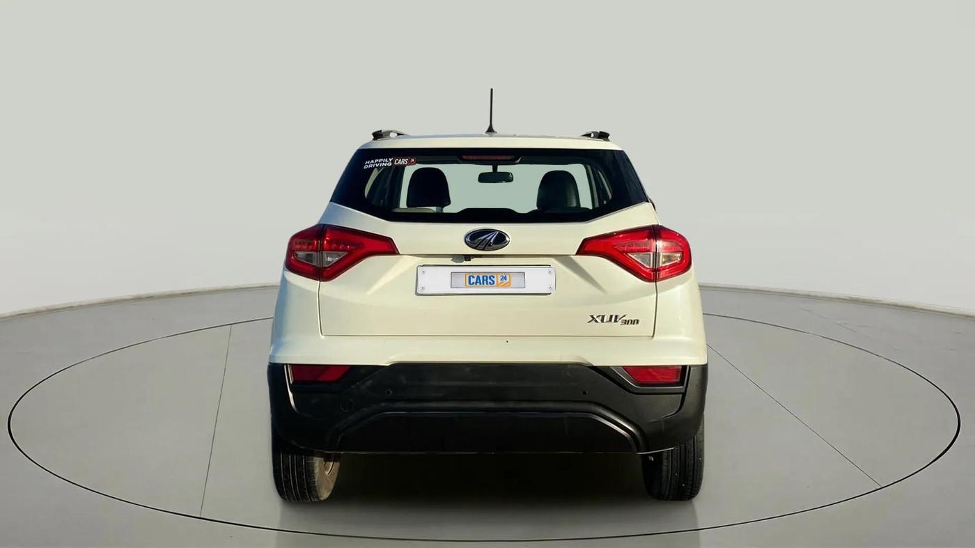 2022 Mahindra XUV300 W6 1.5 Sunroof Diesel, Diesel, Manual, 61,404 km, Back/Rear