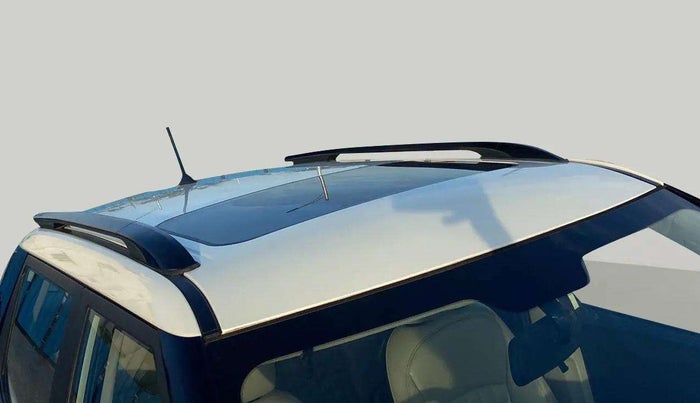 2022 Mahindra XUV300 W6 1.5 Sunroof Diesel, Diesel, Manual, 61,332 km, Roof