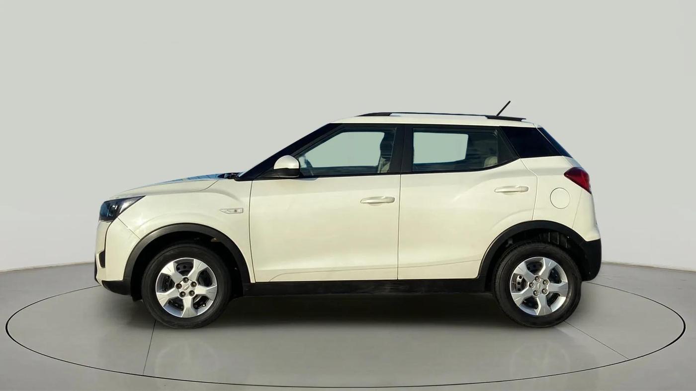 2022 Mahindra XUV300 W6 1.5 Sunroof Diesel, Diesel, Manual, 61,404 km, Left Side
