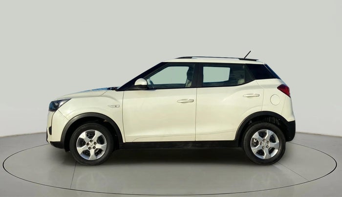 2022 Mahindra XUV300 W6 1.5 Sunroof Diesel, Diesel, Manual, 61,332 km, Left Side