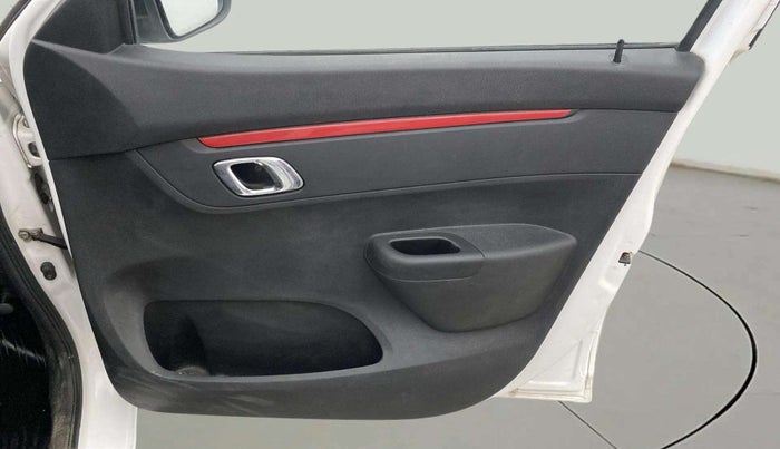 2019 Renault Kwid RXT 1.0 (O), Petrol, Manual, 22,520 km, Driver Side Door Panels Control
