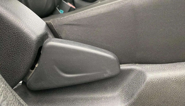 2019 Renault Kwid RXT 1.0 (O), Petrol, Manual, 22,520 km, Driver Side Adjustment Panel