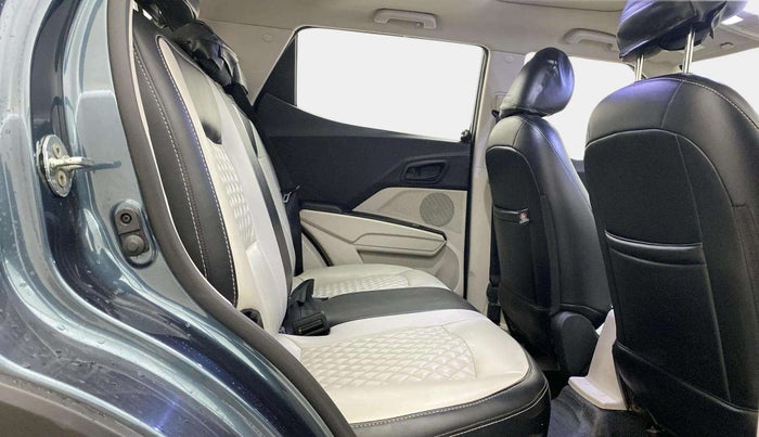 2021 Mahindra XUV300 W6 1.2 PETROL AMT, Petrol, Automatic, 45,332 km, Right Side Rear Door Cabin