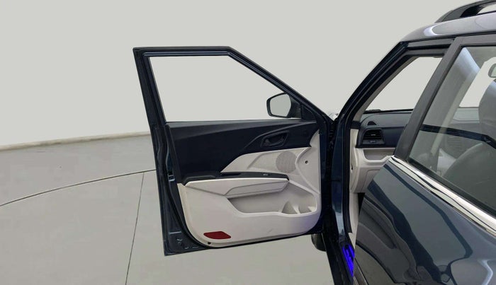 2021 Mahindra XUV300 W6 1.2 PETROL AMT, Petrol, Automatic, 45,332 km, LHS Front Door