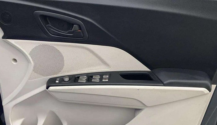 2021 Mahindra XUV300 W6 1.2 PETROL AMT, Petrol, Automatic, 45,332 km, Driver Side Door Panels Control