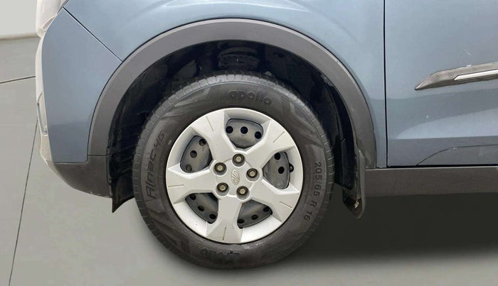 2021 Mahindra XUV300 W6 1.2 PETROL AMT, Petrol, Automatic, 45,332 km, Left Front Wheel