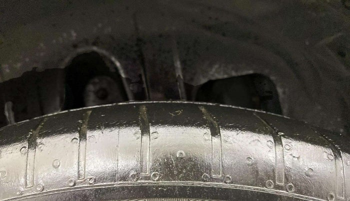 2021 Mahindra XUV300 W6 1.2 PETROL AMT, Petrol, Automatic, 45,332 km, Right Rear Tyre Tread