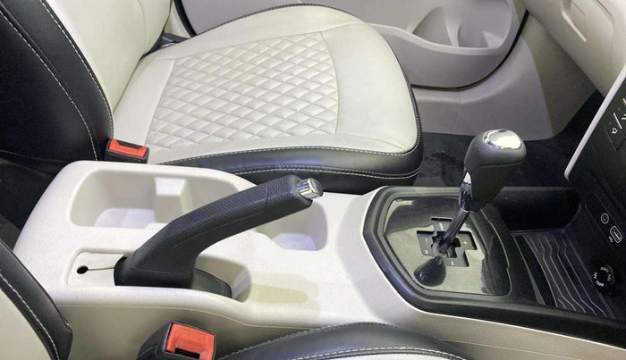 2021 Mahindra XUV300 W6 1.2 PETROL AMT, Petrol, Automatic, 45,332 km, Gear Lever