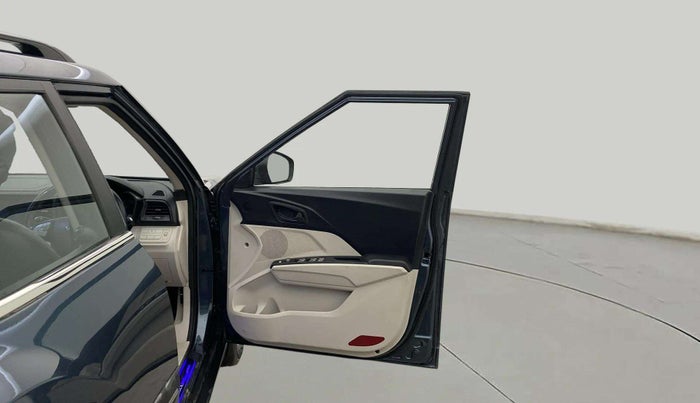 2021 Mahindra XUV300 W6 1.2 PETROL AMT, Petrol, Automatic, 45,332 km, RHS Front Door