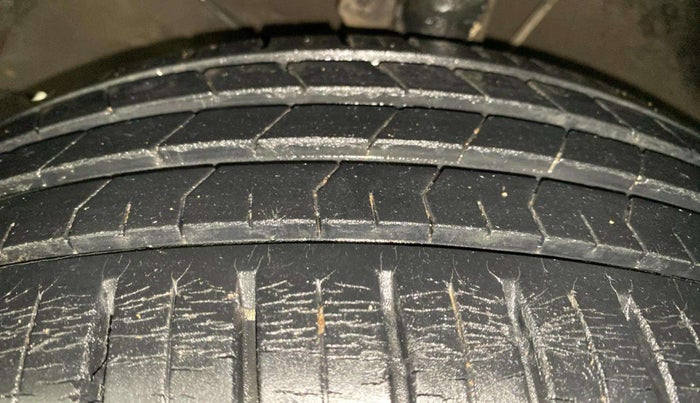 2017 Maruti Baleno ALPHA PETROL 1.2, Petrol, Manual, 22,477 km, Left Front Tyre Tread