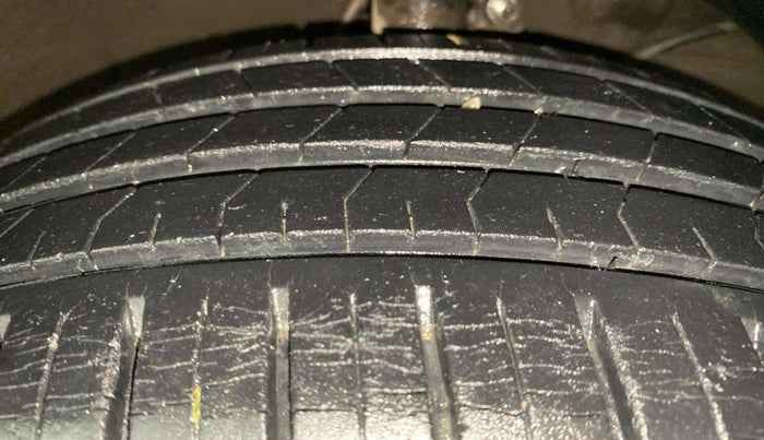 2017 Maruti Baleno ALPHA PETROL 1.2, Petrol, Manual, 22,477 km, Right Front Tyre Tread
