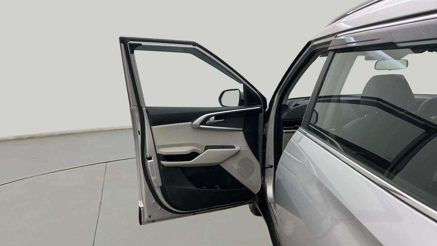 2024 KIA CARENS  PRESTIGE PLUS 1.5 TURBO PETROL IMT 7 STR , Petrol, Manual, 7,516 km, LHS Front Door