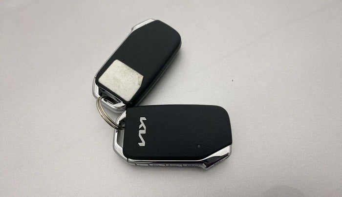 2024 KIA CARENS  PRESTIGE PLUS 1.5 TURBO PETROL IMT 7 STR , Petrol, Manual, 7,516 km, Key Close Up