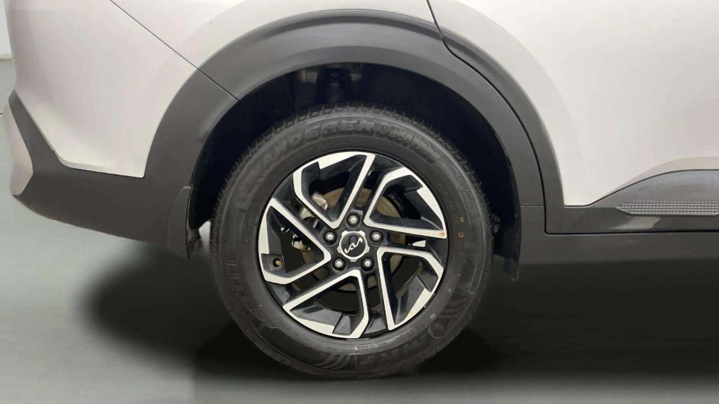2024 KIA CARENS  PRESTIGE PLUS 1.5 TURBO PETROL IMT 7 STR , Petrol, Manual, 7,516 km, Right Rear Wheel