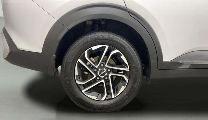 2024 KIA CARENS  PRESTIGE PLUS 1.5 TURBO PETROL IMT 7 STR , Petrol, Manual, 7,516 km, Right Rear Wheel