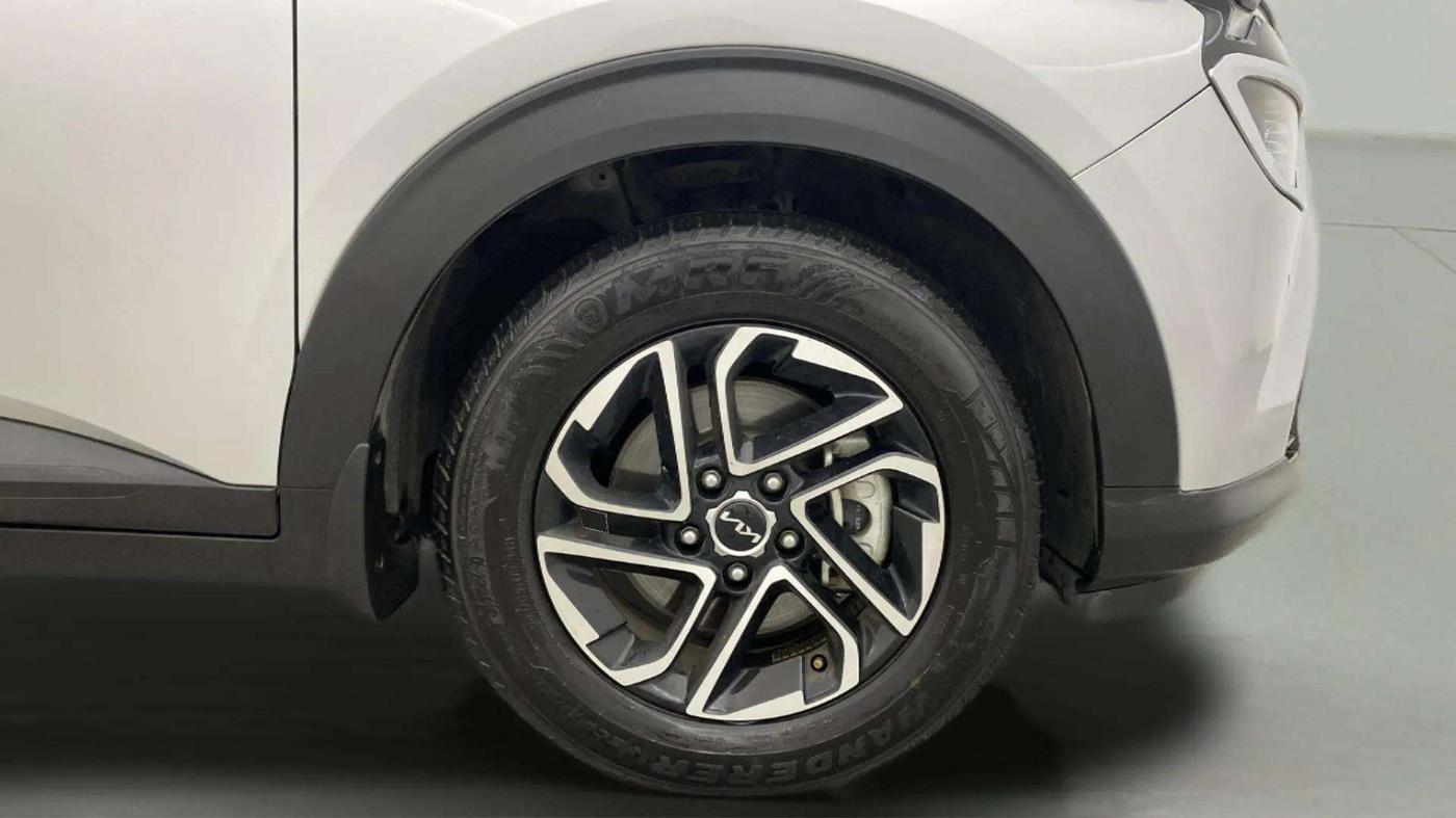 2024 KIA CARENS  PRESTIGE PLUS 1.5 TURBO PETROL IMT 7 STR , Petrol, Manual, 7,516 km, Right Front Wheel