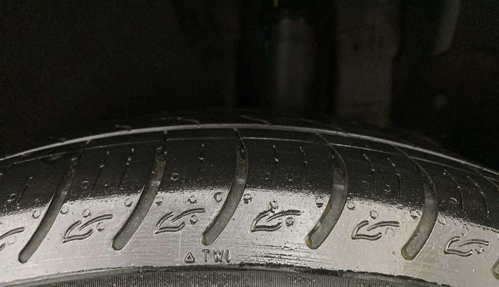 2024 KIA CARENS  PRESTIGE PLUS 1.5 TURBO PETROL IMT 7 STR , Petrol, Manual, 7,516 km, Left Rear Tyre Tread