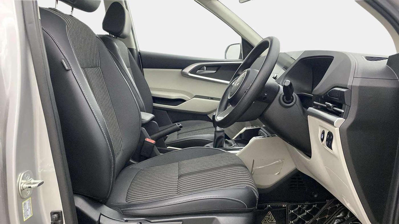 2024 KIA CARENS  PRESTIGE PLUS 1.5 TURBO PETROL IMT 7 STR , Petrol, Manual, 7,516 km, Right Side Front Door Cabin
