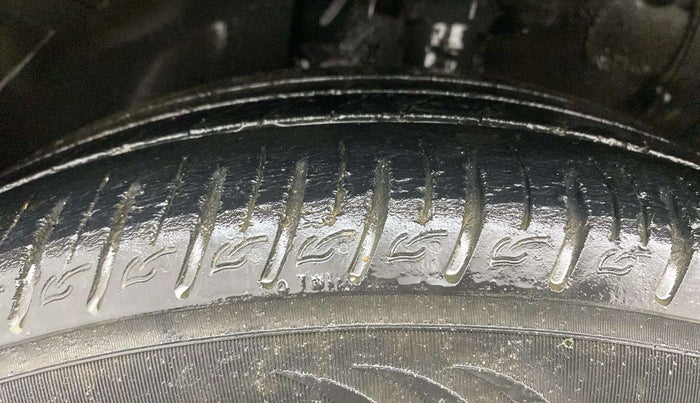 2020 KIA SONET HTX 1.5, Diesel, Manual, 77,406 km, Left Front Tyre Tread