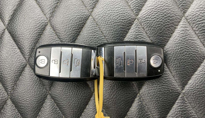 2020 KIA SONET HTX 1.5, Diesel, Manual, 77,406 km, Key Close Up