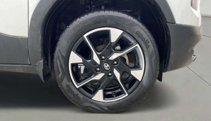 2023 Tata PUNCH CREATIVE AMT 1.2 RTN DUAL TONE, Petrol, Automatic, 19,572 km, Right Front Wheel