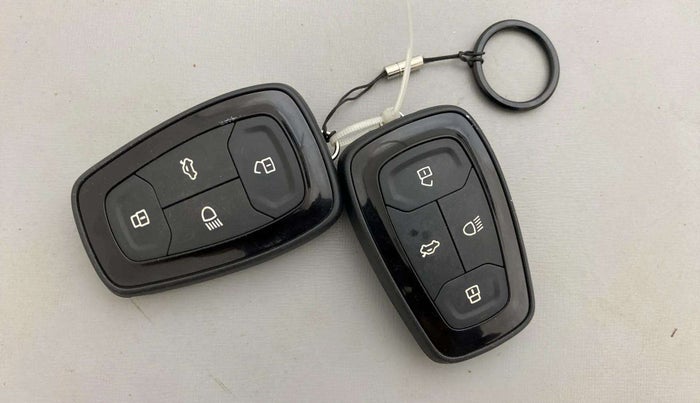 2023 Tata PUNCH CREATIVE AMT 1.2 RTN DUAL TONE, Petrol, Automatic, 19,572 km, Key Close Up