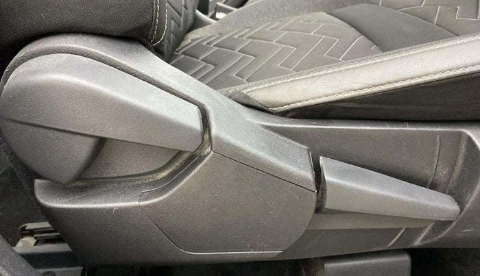 2021 Nissan MAGNITE XV MT, Petrol, Manual, 67,091 km, Driver Side Adjustment Panel