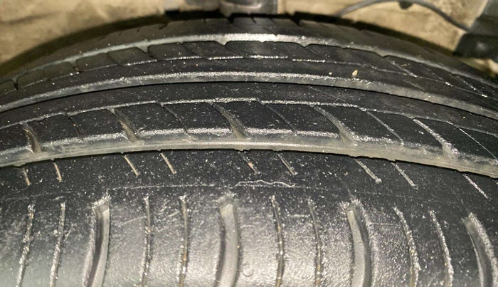 2015 Maruti Swift ZXI, Petrol, Manual, 19,889 km, Left Rear Tyre Tread