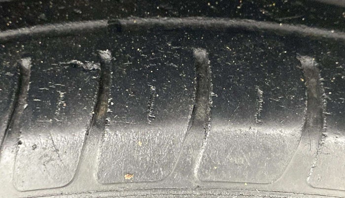 2020 Maruti Swift VXI, Petrol, Manual, 50,461 km, Right Front Tyre Tread