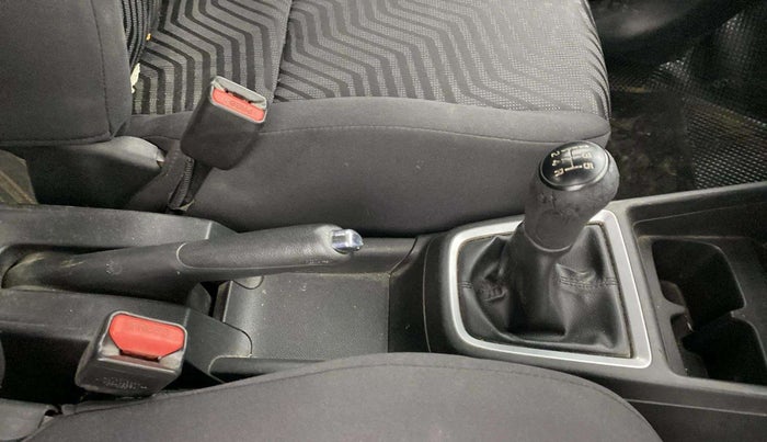 2020 Maruti Swift VXI, Petrol, Manual, 50,461 km, Gear Lever
