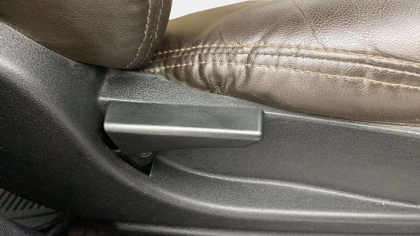 2017 Tata NEXON XT PETROL, Petrol, Manual, 62,767 km, Driver Side Adjustment Panel