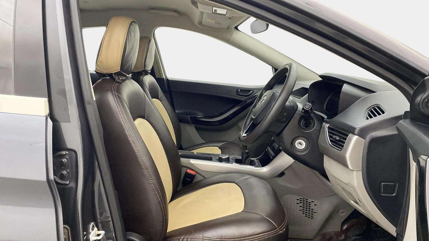 2017 Tata NEXON XT PETROL, Petrol, Manual, 62,767 km, Right Side Front Door Cabin