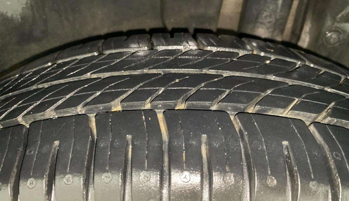 2014 Maruti Swift VXI, Petrol, Manual, 35,865 km, Left Rear Tyre Tread