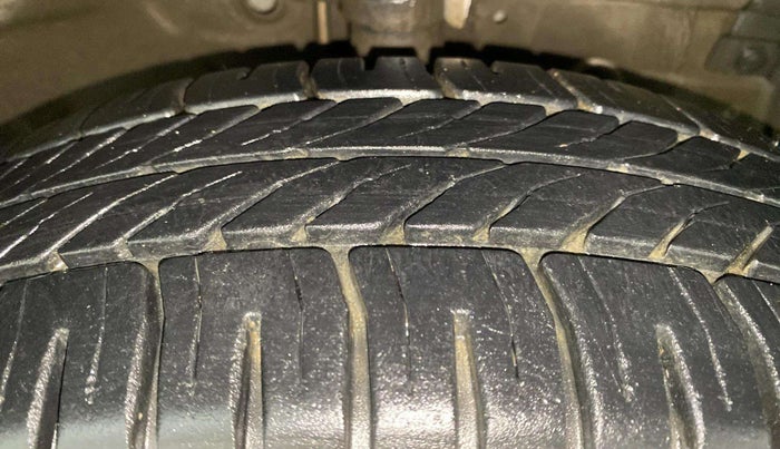2014 Maruti Swift VXI, Petrol, Manual, 35,865 km, Right Front Tyre Tread