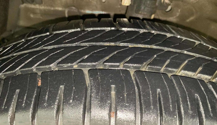 2014 Maruti Swift VXI, Petrol, Manual, 35,865 km, Left Front Tyre Tread