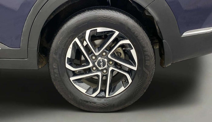2022 KIA CARENS LUXURY PLUS 1.5 DIESEL AT 7 STR, Diesel, Automatic, 68,534 km, Left Rear Wheel