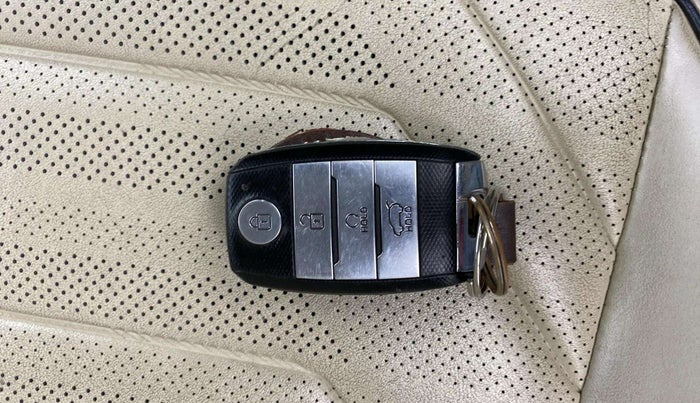 2022 KIA CARENS LUXURY PLUS 1.5 DIESEL AT 7 STR, Diesel, Automatic, 68,534 km, Key Close Up