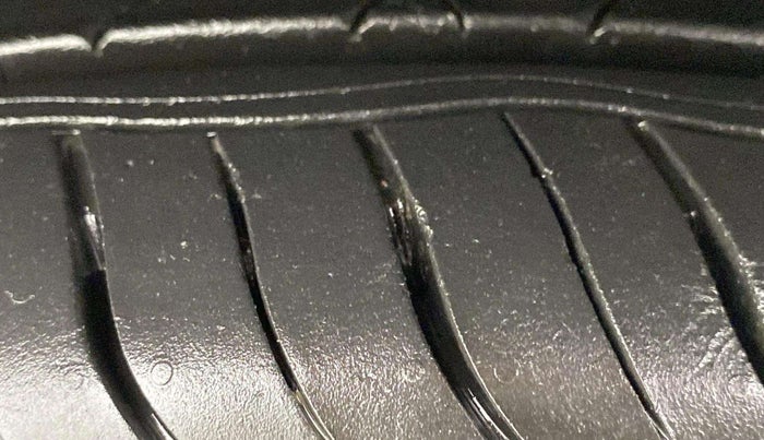 2022 KIA CARENS LUXURY PLUS 1.5 DIESEL AT 7 STR, Diesel, Automatic, 68,534 km, Left Front Tyre Tread