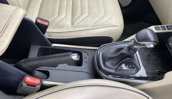 2022 KIA CARENS LUXURY PLUS 1.5 DIESEL AT 7 STR, Diesel, Automatic, 68,534 km, Gear Lever